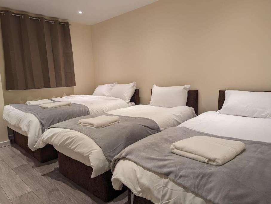Newly Launched Two Bedroom House By Den Accommodation Short Lets & Serviced Accommodation With Garden Londres Exterior foto