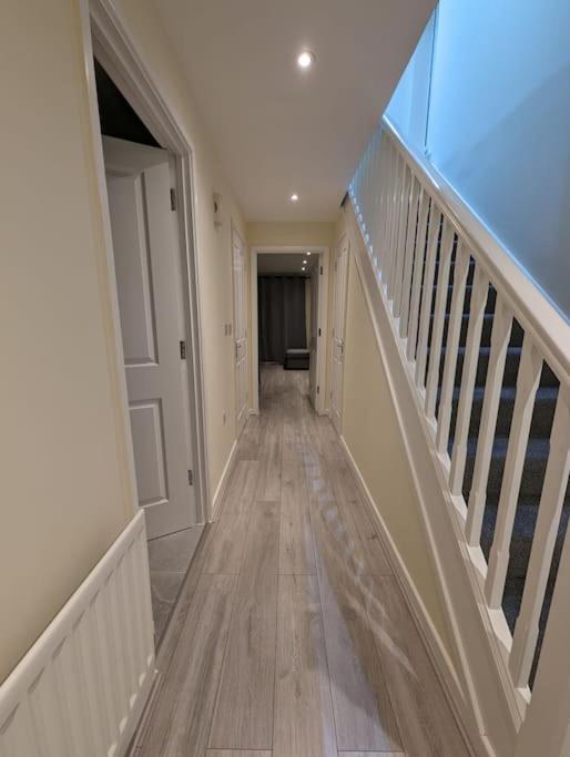 Newly Launched Two Bedroom House By Den Accommodation Short Lets & Serviced Accommodation With Garden Londres Exterior foto