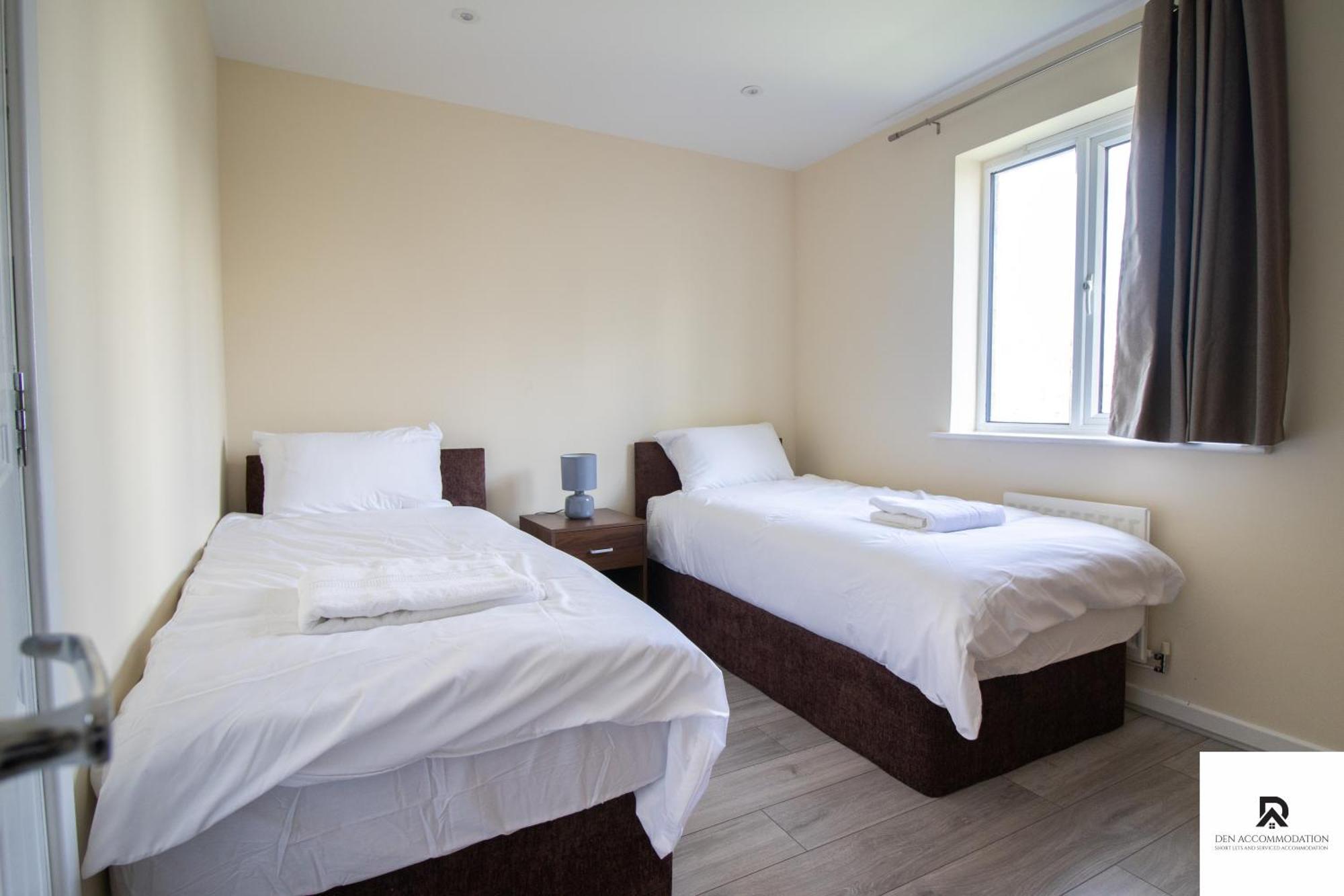 Newly Launched Two Bedroom House By Den Accommodation Short Lets & Serviced Accommodation With Garden Londres Exterior foto