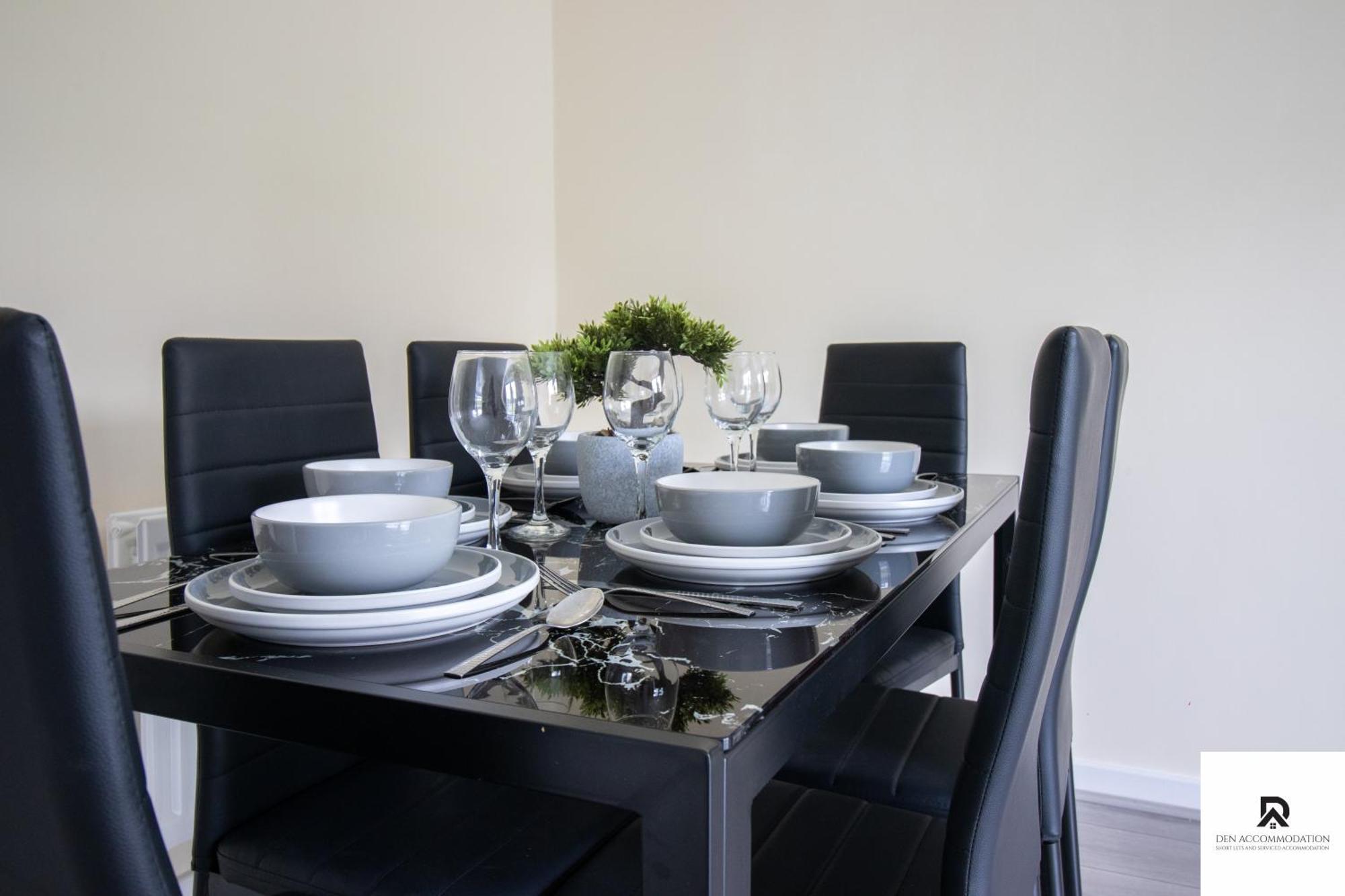 Newly Launched Two Bedroom House By Den Accommodation Short Lets & Serviced Accommodation With Garden Londres Exterior foto