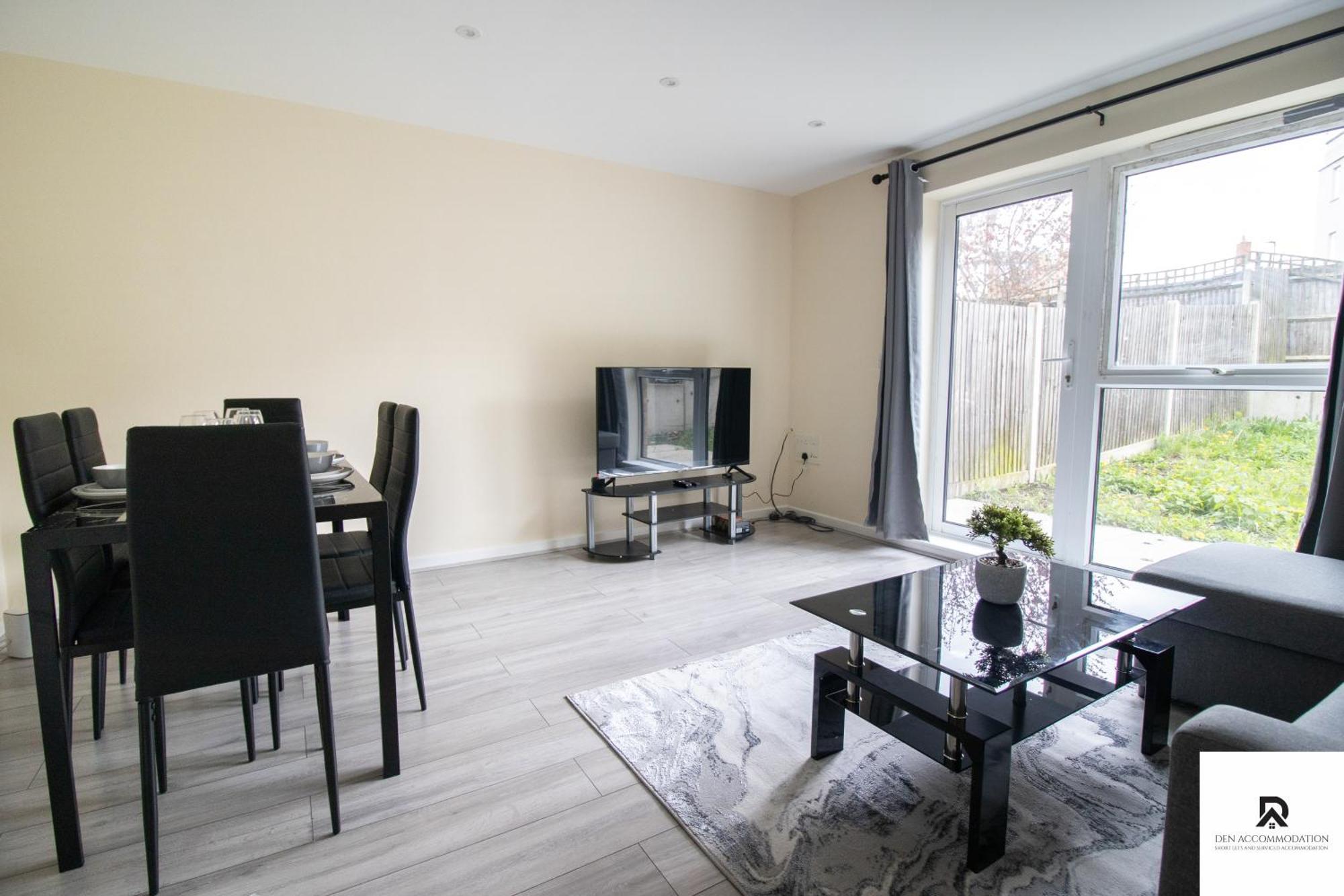 Newly Launched Two Bedroom House By Den Accommodation Short Lets & Serviced Accommodation With Garden Londres Exterior foto