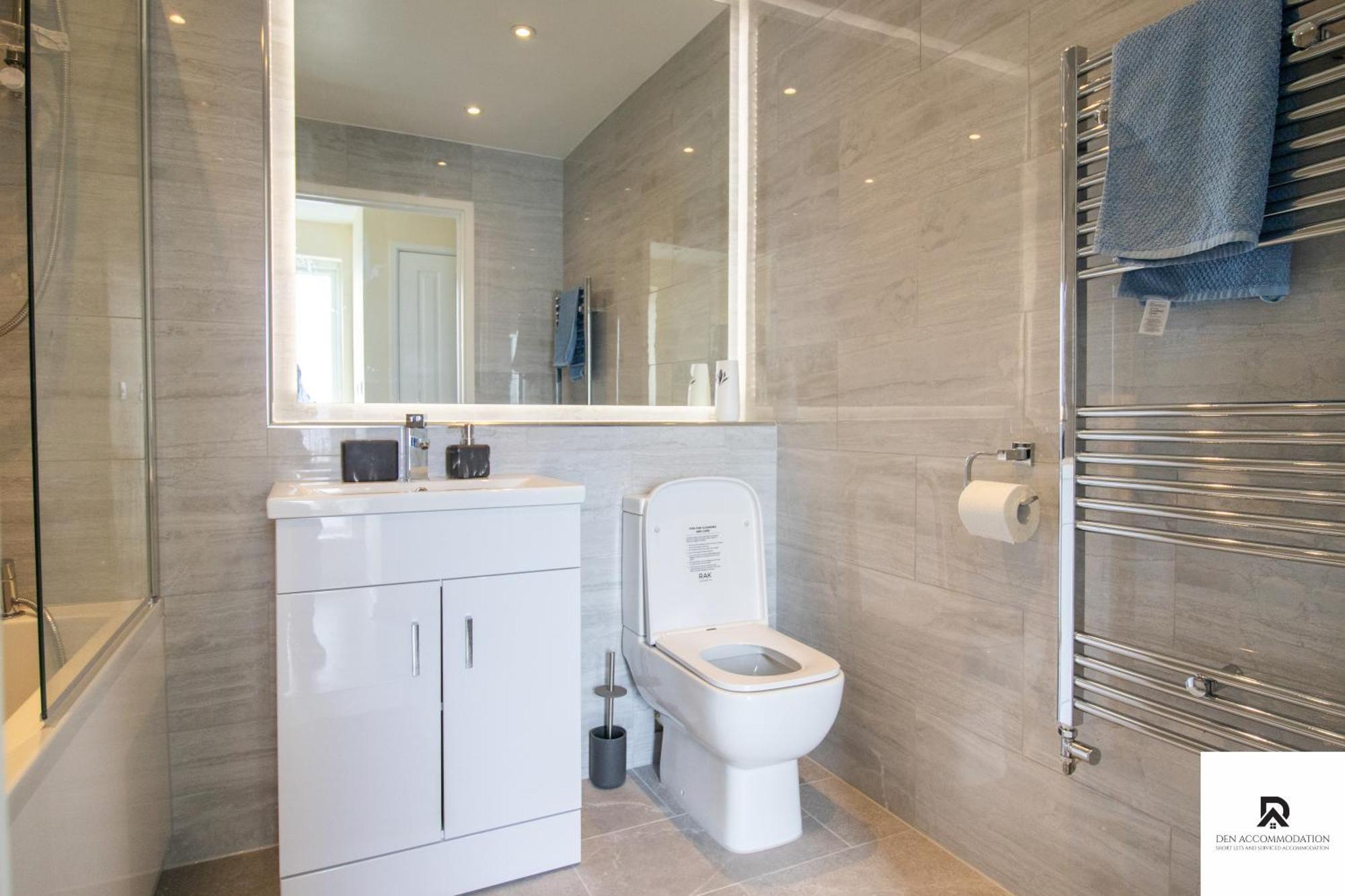 Newly Launched Two Bedroom House By Den Accommodation Short Lets & Serviced Accommodation With Garden Londres Exterior foto