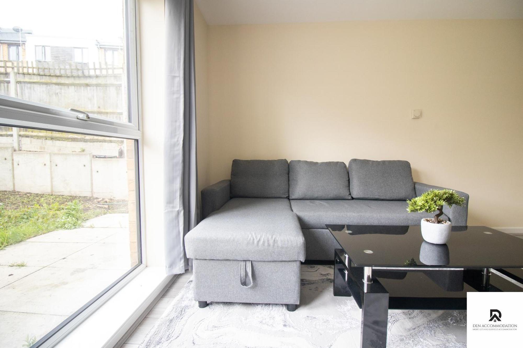 Newly Launched Two Bedroom House By Den Accommodation Short Lets & Serviced Accommodation With Garden Londres Exterior foto